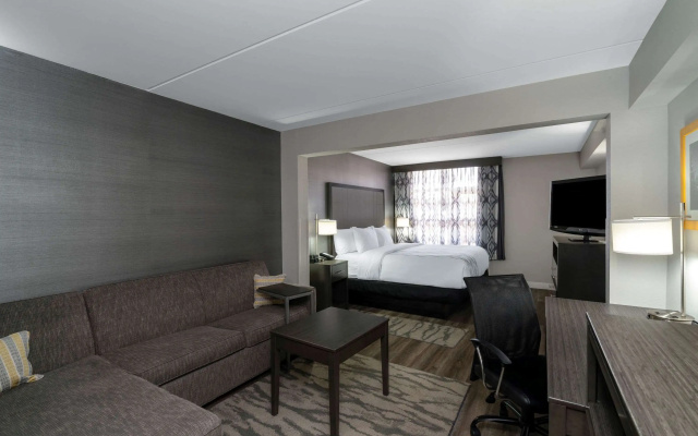 photo 2 of La Quinta Inn & Suites by Wyndham Raleigh Downtown North