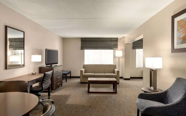 photo 4 of Wingate by Wyndham - Wilmington
