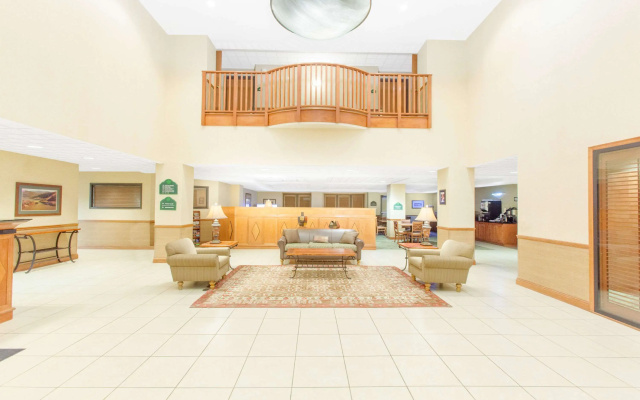 photo 2 of Wingate by Wyndham Bentonville AR