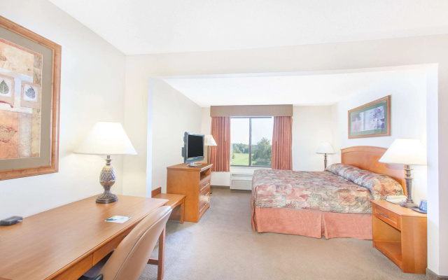 photo 4 of Wingate by Wyndham Bentonville AR