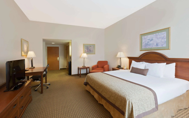 photo 3 of Wingate by Wyndham Charlotte Airport I-85/I-485
