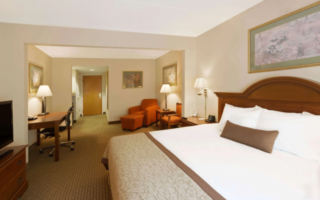 photo 5 of Wingate by Wyndham Charlotte Airport I-85/I-485