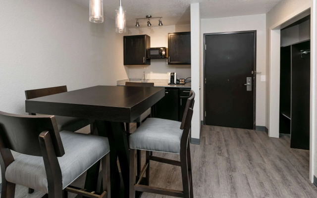 photo 3 of Wingate by Wyndham Dallas Love Field