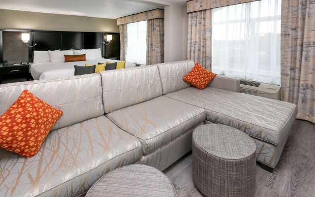 photo 4 of Wingate by Wyndham Dallas Love Field