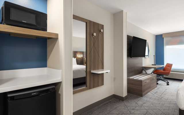 photo 2 of Holiday Inn Express Fayetteville – Fort Bragg by IHG
