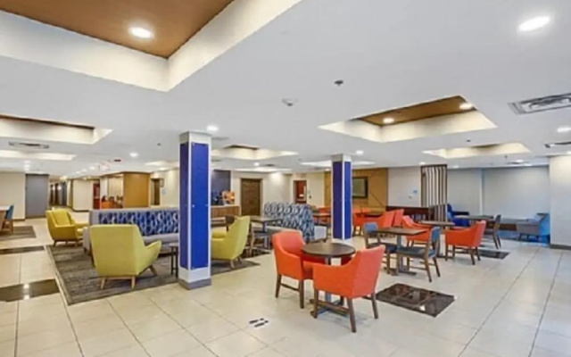 photo 2 of Wingate by Wyndham Gulfport