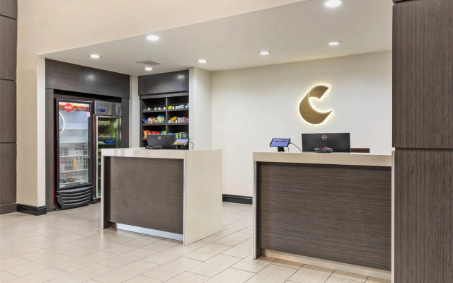 photo 2 of Comfort Inn & Suites Irving Las Colinas DFW
