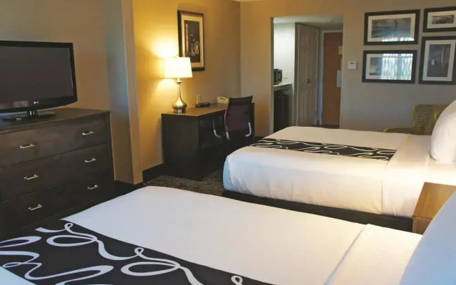 photo 3 of La Quinta Inn & Suites by Wyndham Kennesaw