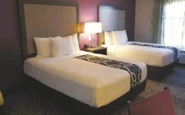 photo 4 of La Quinta Inn & Suites by Wyndham Kennesaw