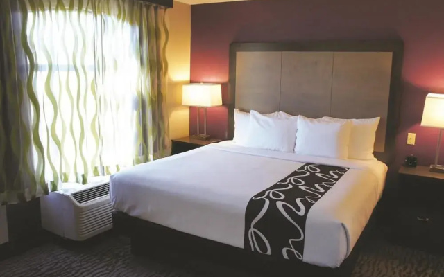 photo 5 of La Quinta Inn & Suites by Wyndham Kennesaw