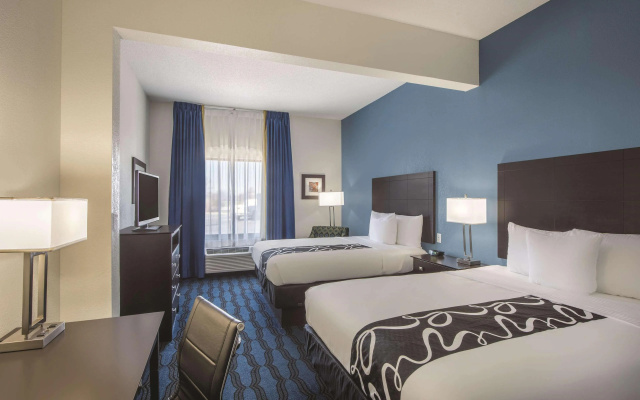 photo 3 of La Quinta Inn & Suites St. Louis Airport - Riverport