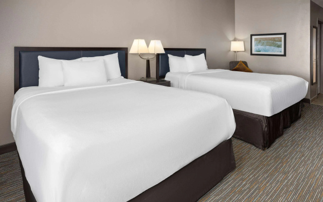 photo 3 of La Quinta Inn & Suites by Wyndham Mooresville