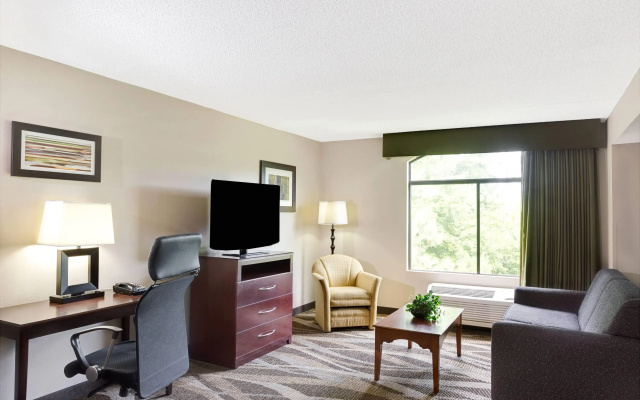 photo 3 of Wingate by Wyndham Raleigh Durham Airport RTP