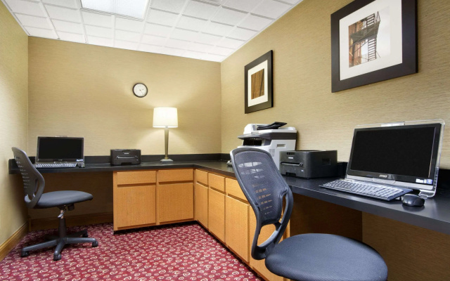 photo 3 of Wingate By Wyndham Chattanooga Hotel
