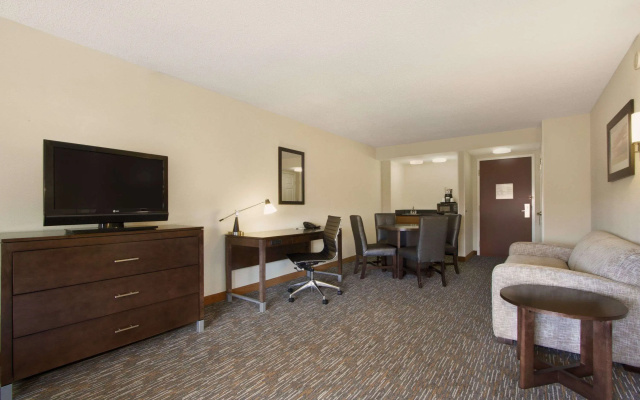 photo 4 of Wingate By Wyndham Chattanooga Hotel