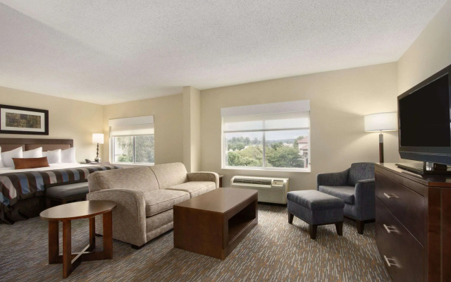 photo 5 of Wingate By Wyndham Chattanooga Hotel