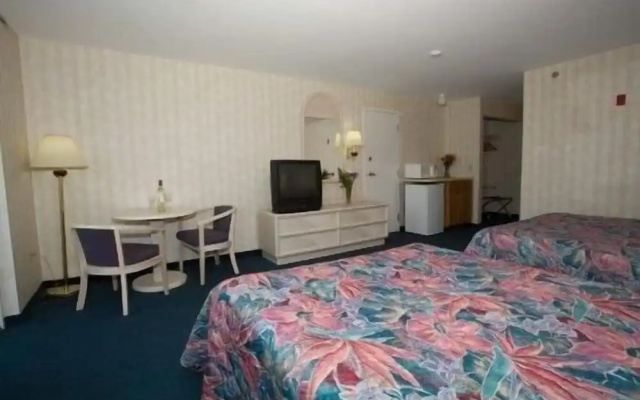 photo 2 of Winnapaug Inn