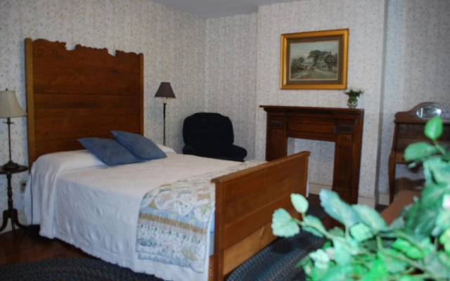 photo 3 of Winter Clove Family Inn