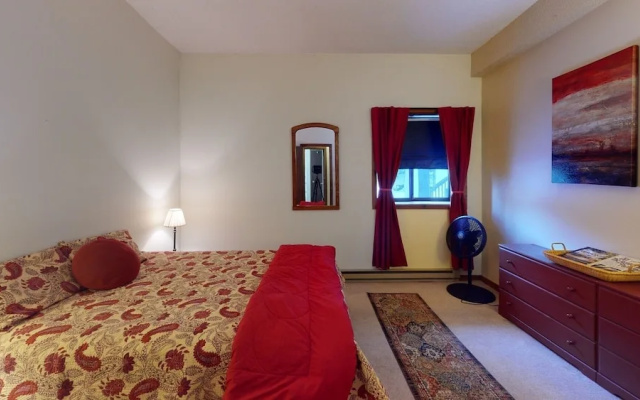 photo 2 of Wintergreen 106 - Cozy And Peaceful Condo, Conveniently Located Between Killington And Pittsfield 1 Bedroom Condo by RedAwning