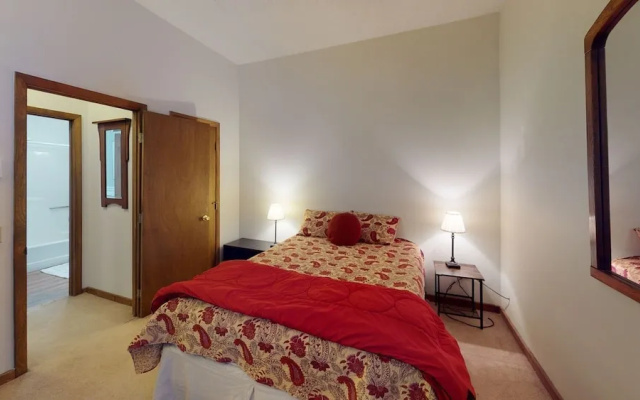 photo 3 of Wintergreen 106 - Cozy And Peaceful Condo, Conveniently Located Between Killington And Pittsfield 1 Bedroom Condo by RedAwning