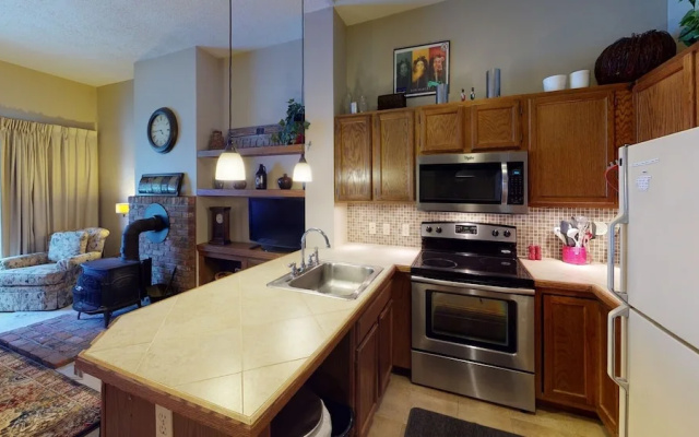 photo 5 of Wintergreen 106 - Cozy And Peaceful Condo, Conveniently Located Between Killington And Pittsfield 1 Bedroom Condo by RedAwning