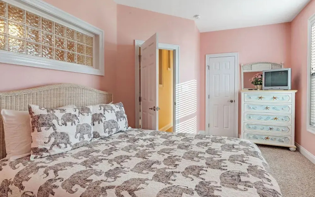 photo 4 of Wit's End by Southern Vacation Rentals