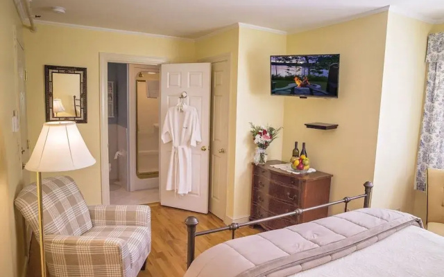 photo 2 of Wolf Cove Inn