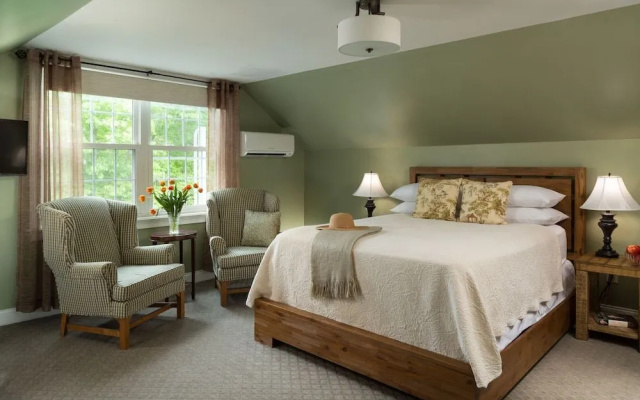 photo 3 of Wolf Cove Inn