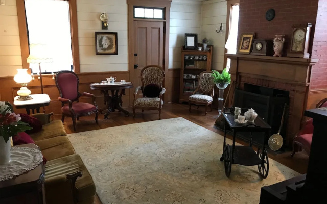 photo 2 of Wolf Creek Inn & Tavern