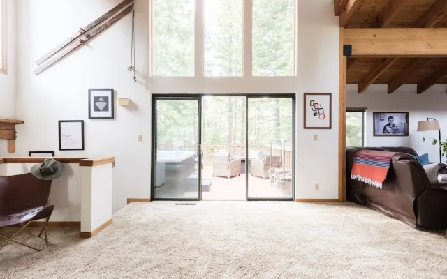 photo 2 of Wolfe by AvantStay | 5mins NorthStar! Fireplace, 2 Private Decks!