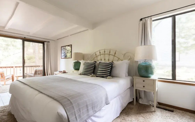 photo 3 of Wolfe by AvantStay | 5mins NorthStar! Fireplace, 2 Private Decks!