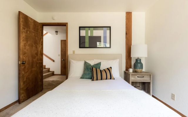 photo 4 of Wolfe by AvantStay | Near Lake Tahoe, w/ Hot Tub, Fireplace, 2 Private Decks!