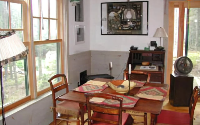 photo 2 of Wolfhound Cottage - One Bedroom Home