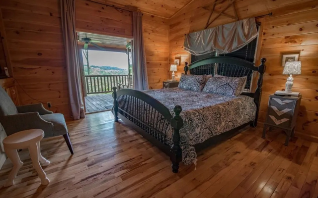 photo 2 of Wolf`s Den-minutes to Blue Ridge