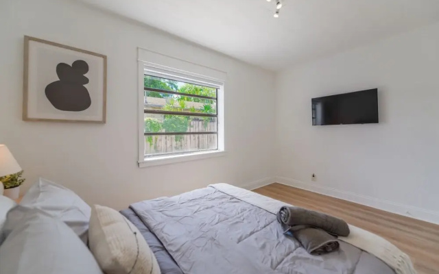 photo 5 of Wonderful 2BR House with Canal Access