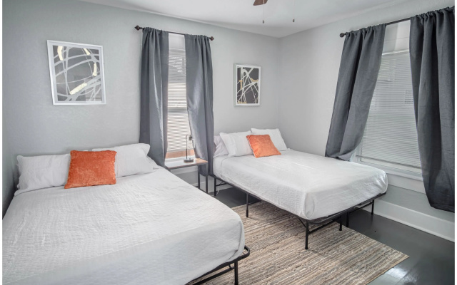 photo 3 of Wonderful 3 BR 2 BA Near Downtown