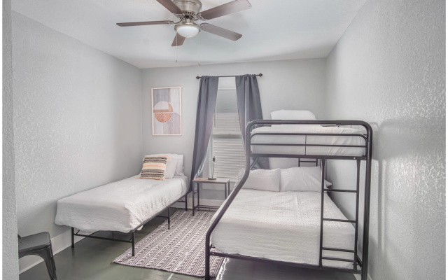 photo 4 of Wonderful 3 BR 2 BA Near Downtown
