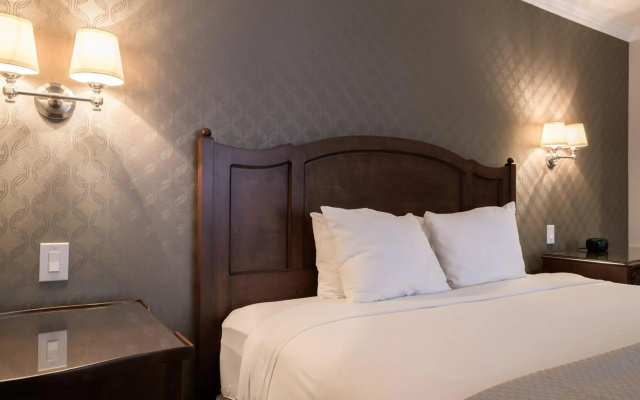 photo 2 of Woodcrest Hotel Cupertino