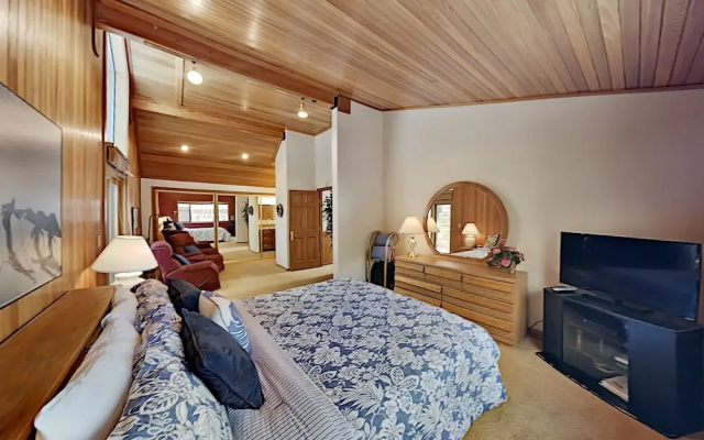 photo 3 of Wooded Getaway W/ 2 Living Areas & Shuttle 3 Bedroom Home