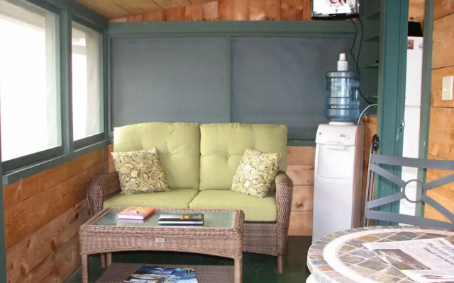 photo 2 of Wooden Boat Inn