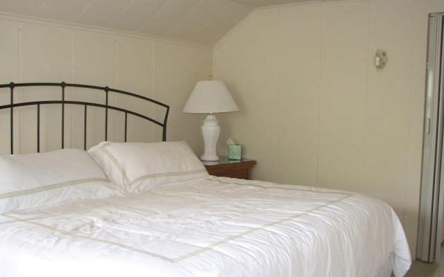 photo 5 of Wooden Boat Inn