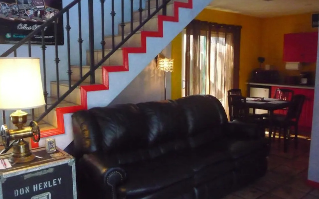 photo 2 of Woodland Hills Calabasas Guesthouses