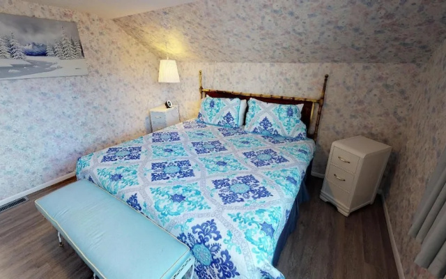 photo 3 of Woodley Beach House 2 Bedrooms 2 Bathrooms Home