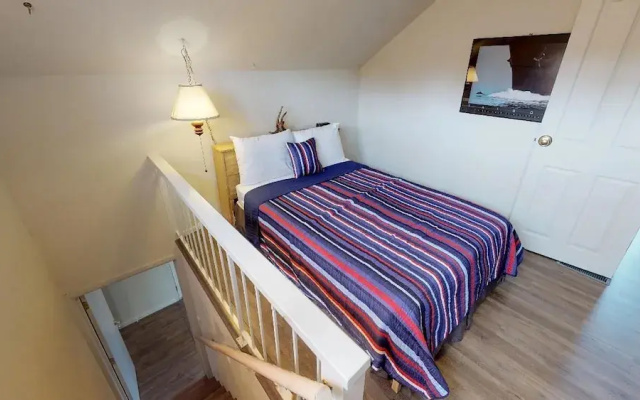 photo 4 of Woodley Beach House 2 Bedrooms 2 Bathrooms Home