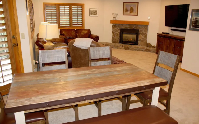 photo 4 of Woods Manor 204A  (Condo with on-site Hot Tub)