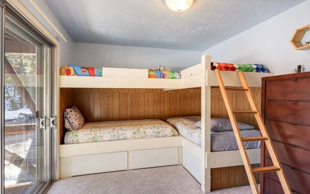 photo 4 of Woodside Hideout Hop Away From Activities