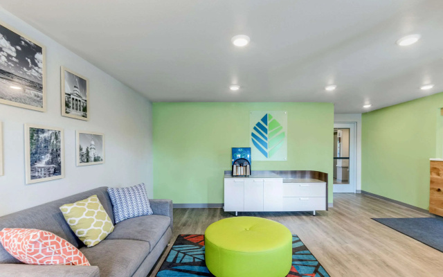 photo 2 of WoodSpring Suites Chicago Addison