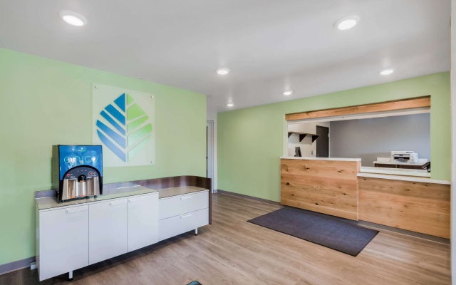 photo 3 of WoodSpring Suites Chicago Addison