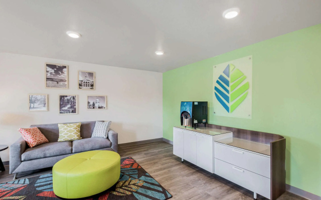 photo 4 of WoodSpring Suites Chicago Addison