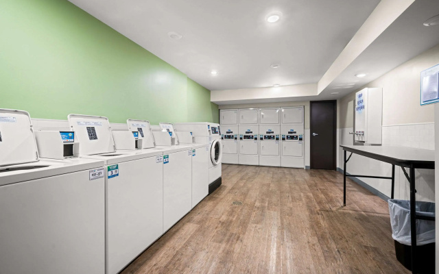 photo 3 of Woodspring Suites Dearborn - Detroit